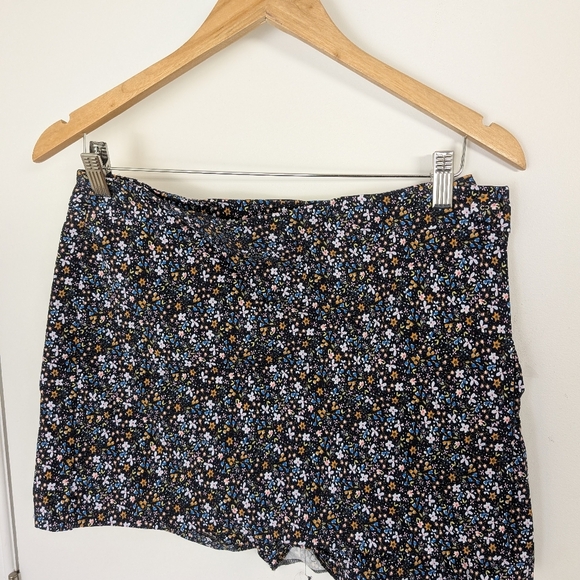 I LOVE TYLER MADISON FLORAL SKORT SIZE MEDIUM - Picture 2 of 6